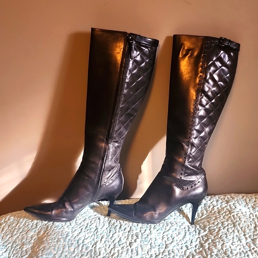 Burberry Black leather boots size 38 1/2 (size 7.5 U.S.)